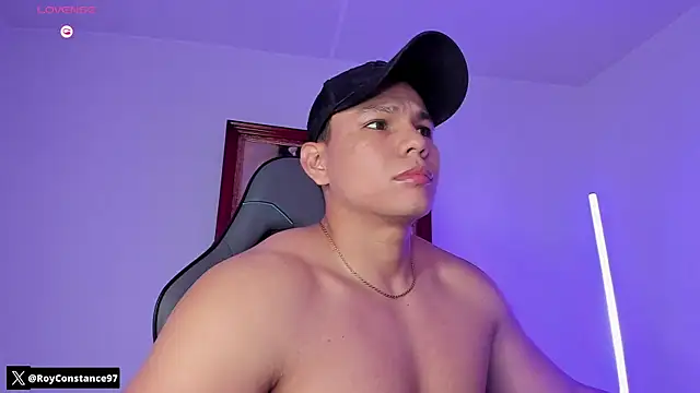 Snapshot of RoyConstance chatting on November 2025 08:24:01 PM RoyConstance online show from November 2025 08:24:01 PM