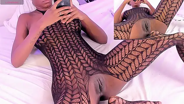 Snapshot of AgathaFoxy chatting on February 2025 04:37:02 AM AgathaFoxy online show from February 2025 04:37:02 AM