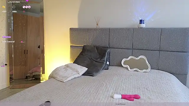 Soffimoon  online show from March 2026 09:17:01 PM