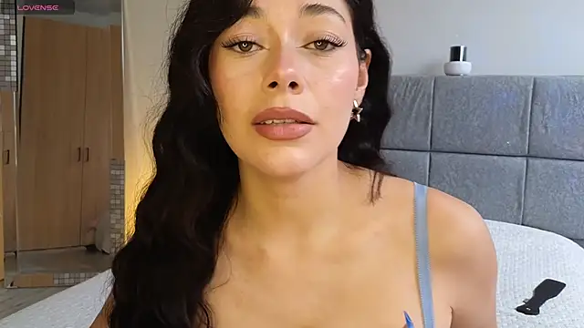 Soffimoon  online show from April 2026 08:11:01 PM