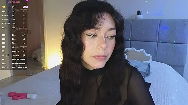 Soffimoon  online show from April 2026 09:39:33 PM