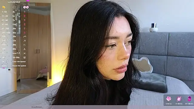 Soffimoon  online show from February 2026 09:45:01 PM