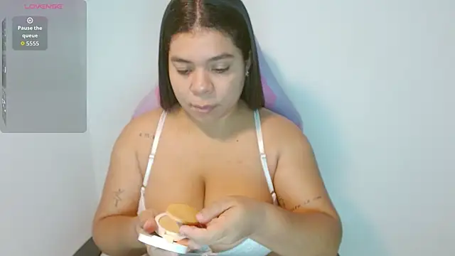 yulissa18 online show from April 2026 08:12:02 PM
