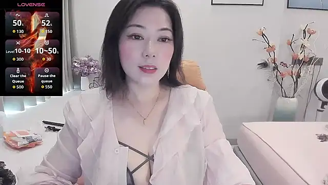 Crystal Wings online show from October 2025 01:17:01 AM