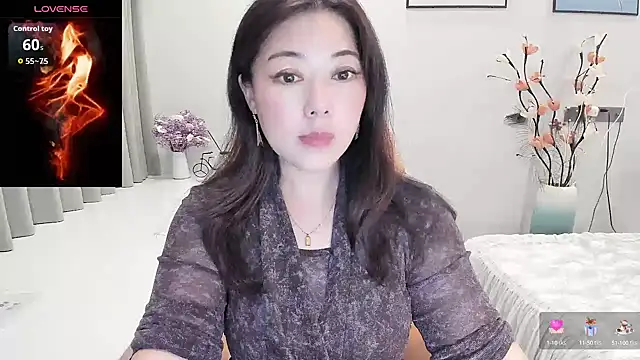 Crystal Wings online show from September 2025 01:37:02 PM