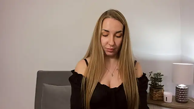 Snapshot of AriaDesire chatting on January 2025 04:17:01 PM AriaDesire online show from January 2025 04:17:01 PM