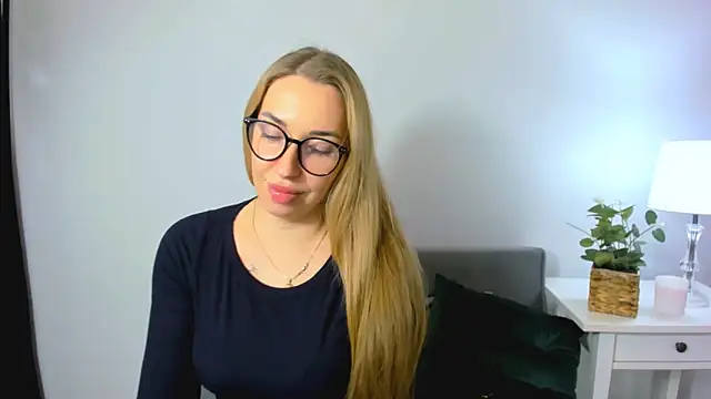 AriaDesire online show from December 2025 04:19:02 PM