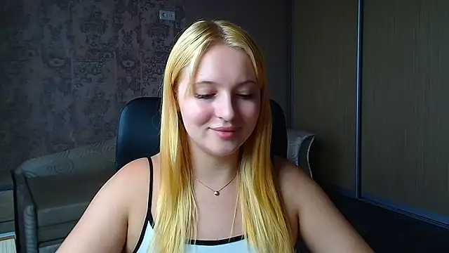 Snapshot of Milka_kiss_ chatting on June 2026 02:33:01 PM Milka kiss online show from June 2026 02:33:01 PM