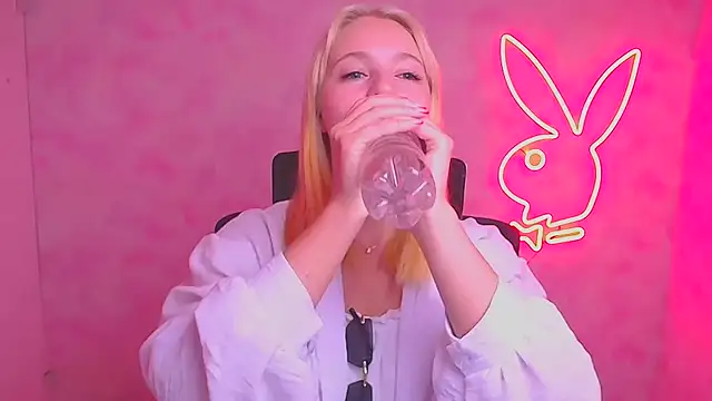 Milka kiss  online show from September 2025 05:52:02 AM