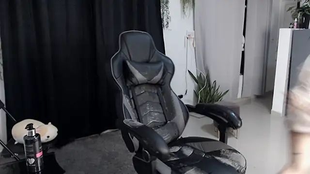 liz-beths online show from February 2026 07:46:01 AM