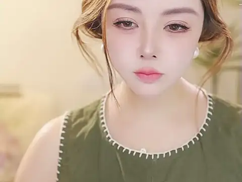 Snapshot of Qiaoqiao_ chatting on May 2026 04:04:02 PM Qiaoqiao online show from May 2026 04:04:02 PM