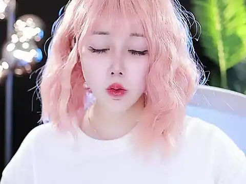 Qiaoqiao  online show from March 2025 12:43:02 PM