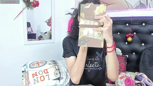 Snapshot of SWEETSAMY39715 chatting on December 2024 01:32:02 PM SWEETSAMY39715 online show from December 2024 01:32:02 PM