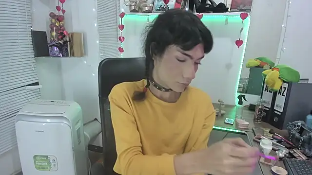 Snapshot of SWEETSAMY39715 chatting on February 2025 01:44:02 PM SWEETSAMY39715 online show from February 2025 01:44:02 PM