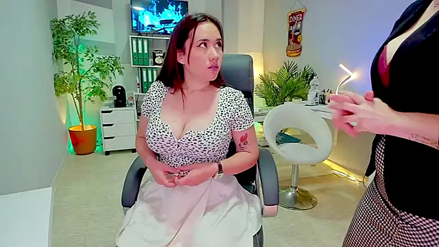 Snapshot of Butterflyblue_dream chatting on December 2024 12:44:02 PM Butterflyblue dream online show from December 2024 12:44:02 PM