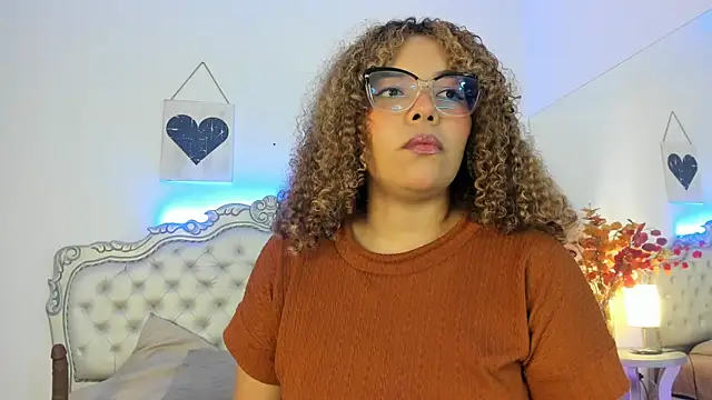 NiaColusi online show from September 2025 07:52:02 PM