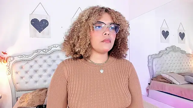 Snapshot of NiaColusi chatting on January 2026 08:13:02 PM NiaColusi online show from January 2026 08:13:02 PM