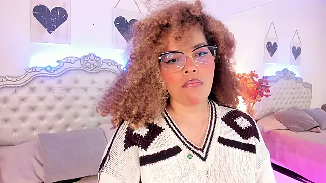 Snapshot of NiaColusi chatting on November 2025 07:50:01 PM NiaColusi online show from November 2025 07:50:01 PM