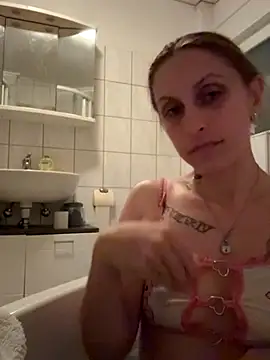 Snapshot of joie_20 chatting on November 2025 09:40:01 PM joie 20 online show from November 2025 09:40:01 PM