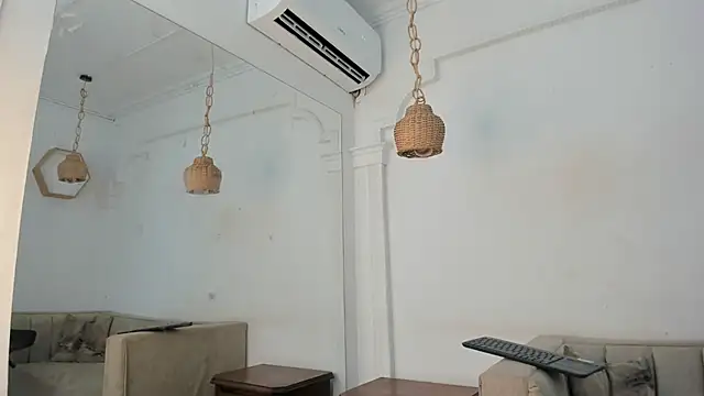 flavia cruz online show from November 2025 06:23:02 PM