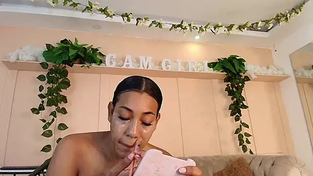 flavia cruz online show from November 2025 07:03:01 PM