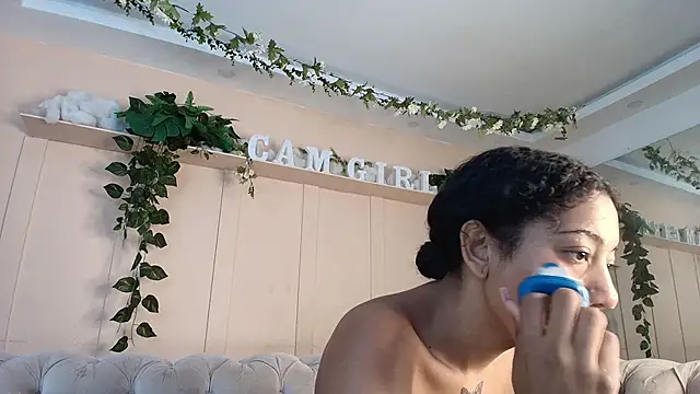 Snapshot of flavia_cruz chatting on June 2026 12:32:01 PM flavia cruz online show from June 2026 12:32:01 PM