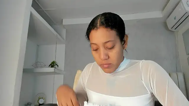 Snapshot of flavia_cruz chatting on May 2026 12:08:01 PM flavia cruz online show from May 2026 12:08:01 PM