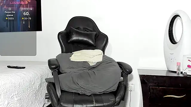 tizziano castillo  online show from March 2026 11:07:01 PM