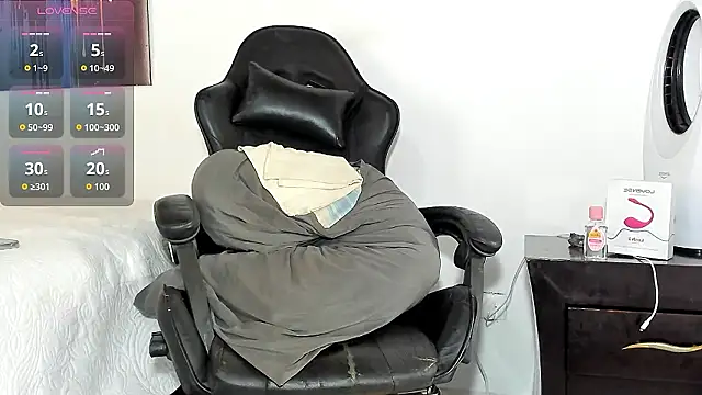 tizziano castillo  online show from March 2026 05:49:01 PM