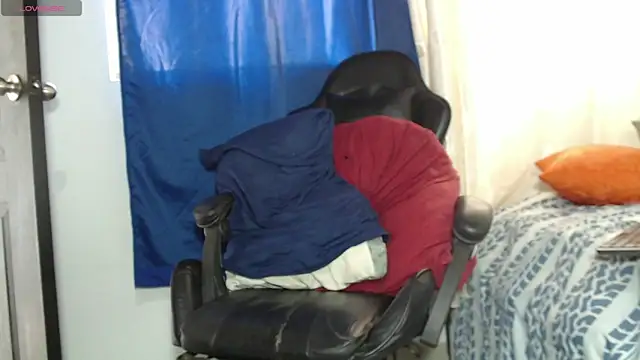 tizziano castillo  online show from March 2025 07:48:02 PM