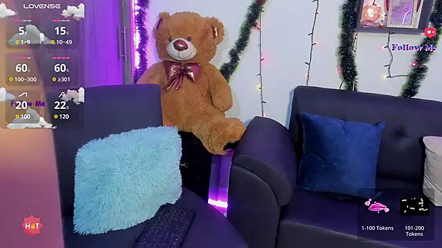 Snapshot of tiny_violet chatting on December 2024 10:17:02 PM tiny violet online show from December 2024 10:17:02 PM