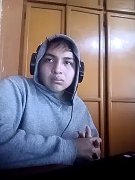 Snapshot of LoganFinds chatting on November 2025 02:20:01 PM LoganFinds online show from November 2025 02:20:01 PM