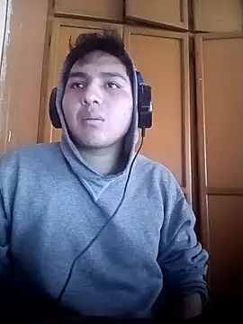 Snapshot of LoganFinds chatting on October 2025 03:20:01 PM LoganFinds online show from October 2025 03:20:01 PM