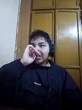 Snapshot of LoganFinds chatting on November 2025 11:20:02 PM LoganFinds online show from November 2025 11:20:02 PM