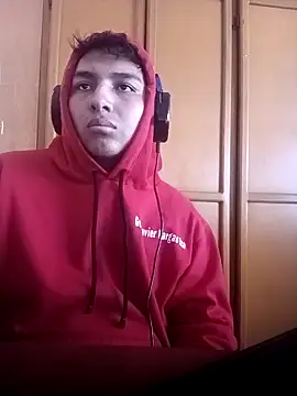 Snapshot of LoganFinds chatting on November 2025 05:06:02 PM LoganFinds online show from November 2025 05:06:02 PM