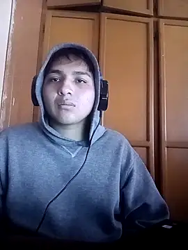 Snapshot of LoganFinds chatting on November 2025 03:05:01 PM LoganFinds online show from November 2025 03:05:01 PM