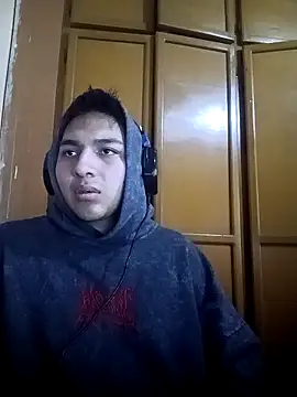 Snapshot of LoganFinds chatting on October 2025 01:21:02 PM LoganFinds online show from October 2025 01:21:02 PM