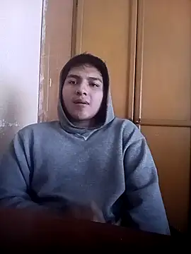 Snapshot of LoganFinds chatting on November 2025 06:36:02 PM LoganFinds online show from November 2025 06:36:02 PM