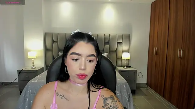 zoee jackson online show from June 2026 07:51:02 PM