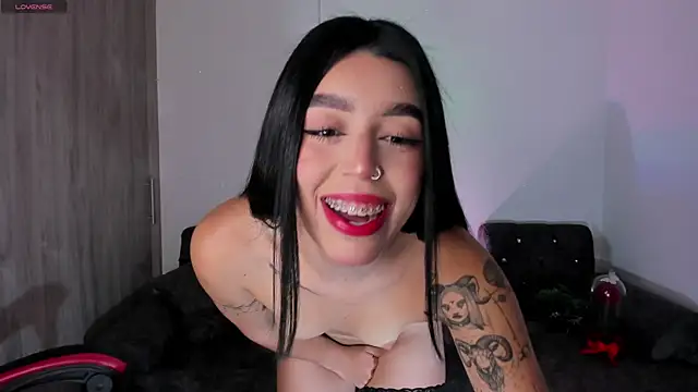 zoee jackson online show from April 2026 05:45:02 AM