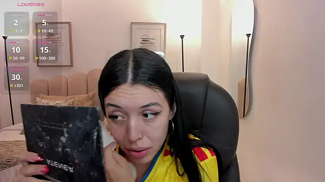 zoee jackson online show from July 2026 06:25:02 PM