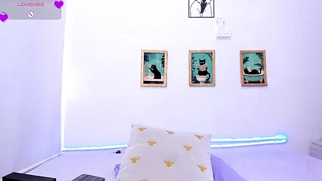 LilitRobins online show from February 2026 09:00:01 PM