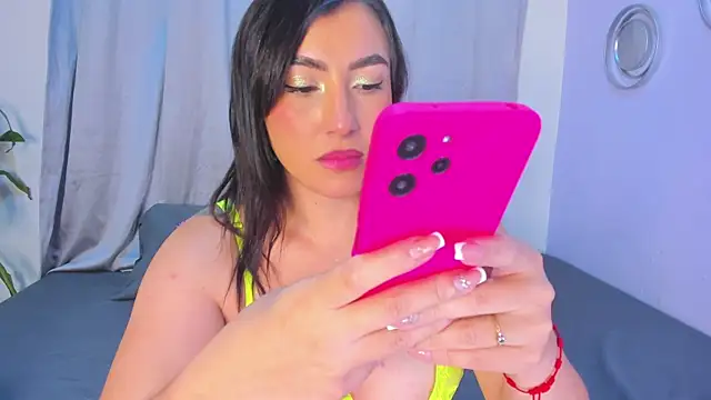 LunaMontiel online show from October 2025 01:24:01 AM