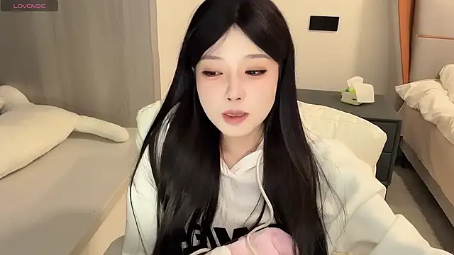 Snapshot of Q-ing chatting on January 2025 07:43:01 PM Q-ing online show from January 2025 07:43:01 PM