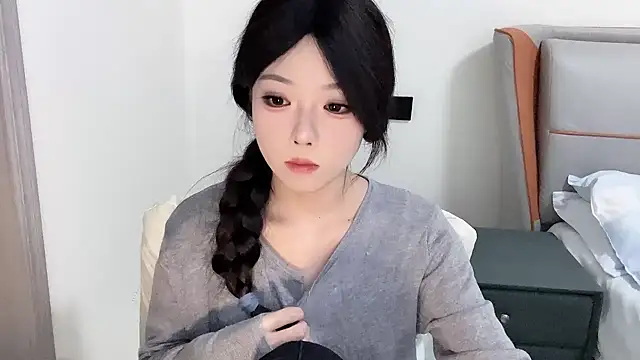 Snapshot of Q-ing chatting on January 2025 07:45:01 PM Q-ing online show from January 2025 07:45:01 PM