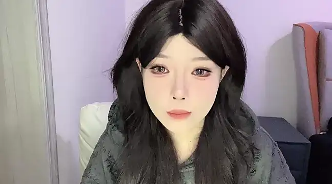 Snapshot of Q-ing chatting on March 2025 04:00:02 PM Q-ing online show from March 2025 04:00:02 PM