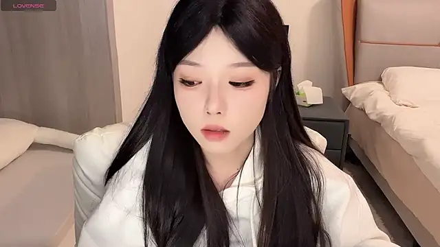 Snapshot of Q-ing chatting on December 2024 06:35:01 PM Q-ing online show from December 2024 06:35:01 PM