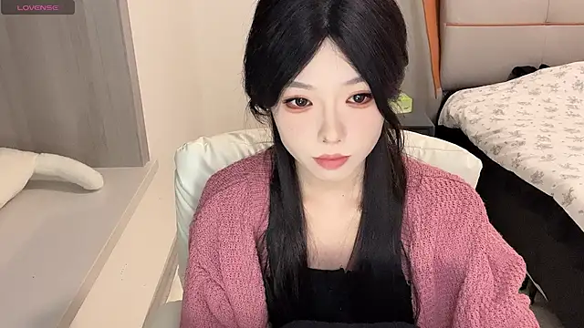 Snapshot of Q-ing chatting on December 2024 04:08:02 PM Q-ing online show from December 2024 04:08:02 PM