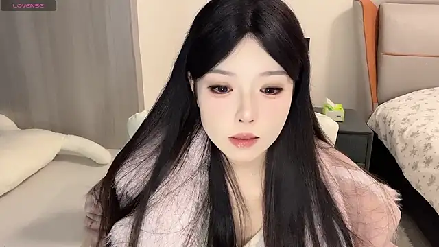 Snapshot of Q-ing chatting on December 2024 06:49:01 PM Q-ing online show from December 2024 06:49:01 PM