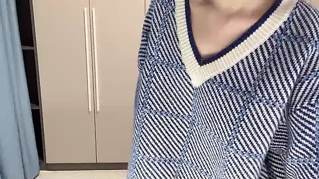 Snapshot of Q-ing chatting on November 2025 01:14:01 PM Q-ing online show from November 2025 01:14:01 PM